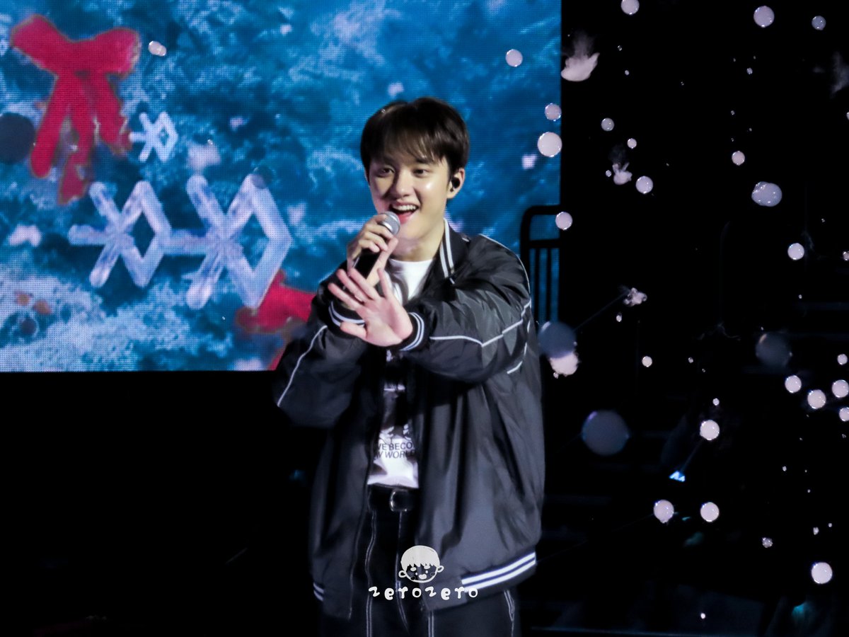 1_00zerozero's tweet image. 251214 EXO'verse  
😚
#도경수 #DOHKYUNGSOO #KYUNGSOO #디오 #DO(D.O.) #ドギョンス #都暻秀