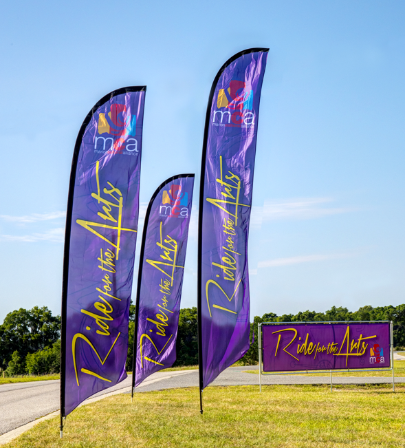 BuildAFlag's tweet image. Time to clear the shelves before the New Year! Our tall, dynamic feather flags are the most effective way to advertise those massive Year-End Clearance events and attract last-minute shoppers looking for big discounts.
1l.ink/WTRC8LR