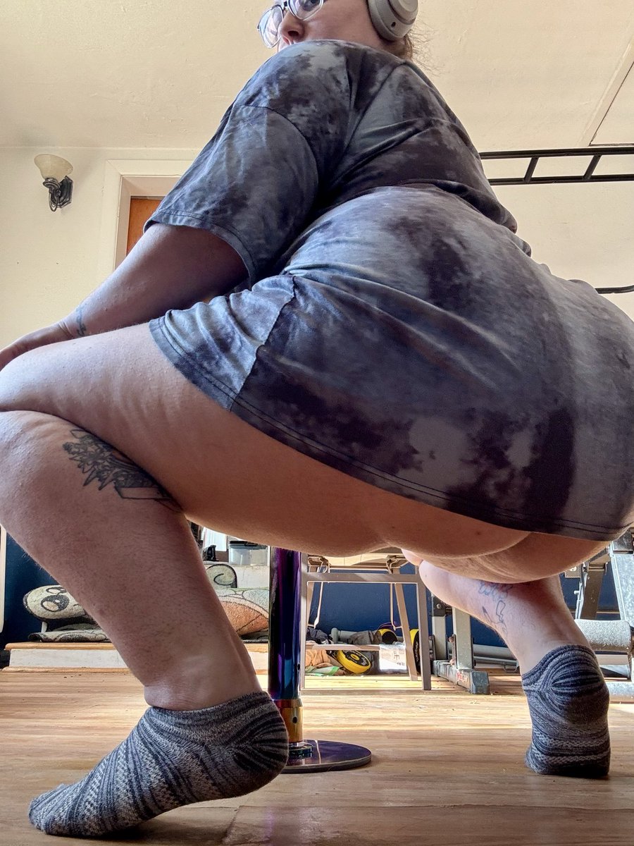 MoonlitPhoebe's tweet photo. This angle should be illegal 🍑🚨
#MondayMood #poledance #bootyqueen #Thicc #SpicyVibes #LookBack #OF #CreatorLife https://t.co/FtBU0f0w8M