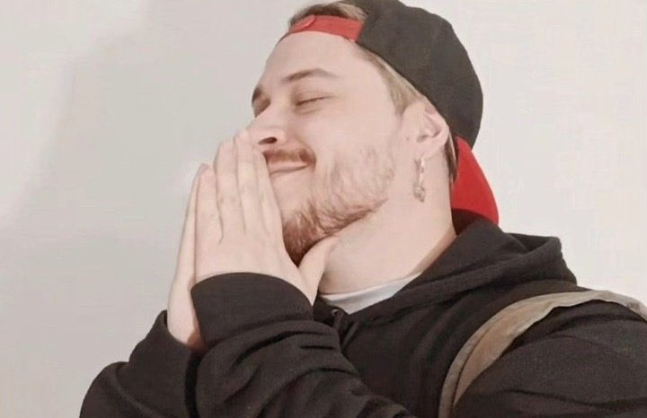 sanguichitoo's tweet image. cuando no encuentro al q me gusta en la joda y me acuerdo de cuando no encontraba a castiel en cdm