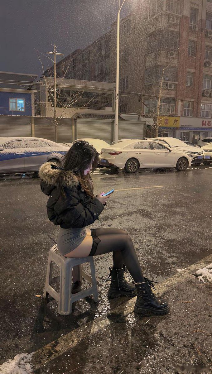 tinyasa05's tweet image. 假如晚上你遇到我，准备跟我说什么