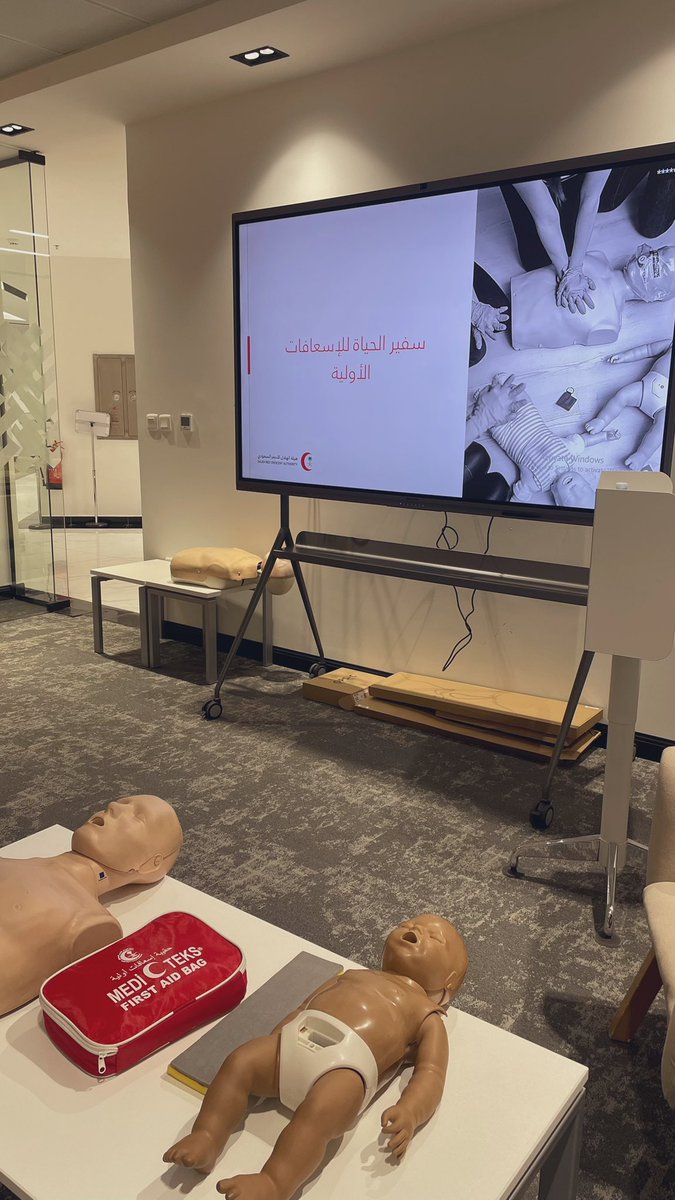 أريـام هـزازي. tweet media