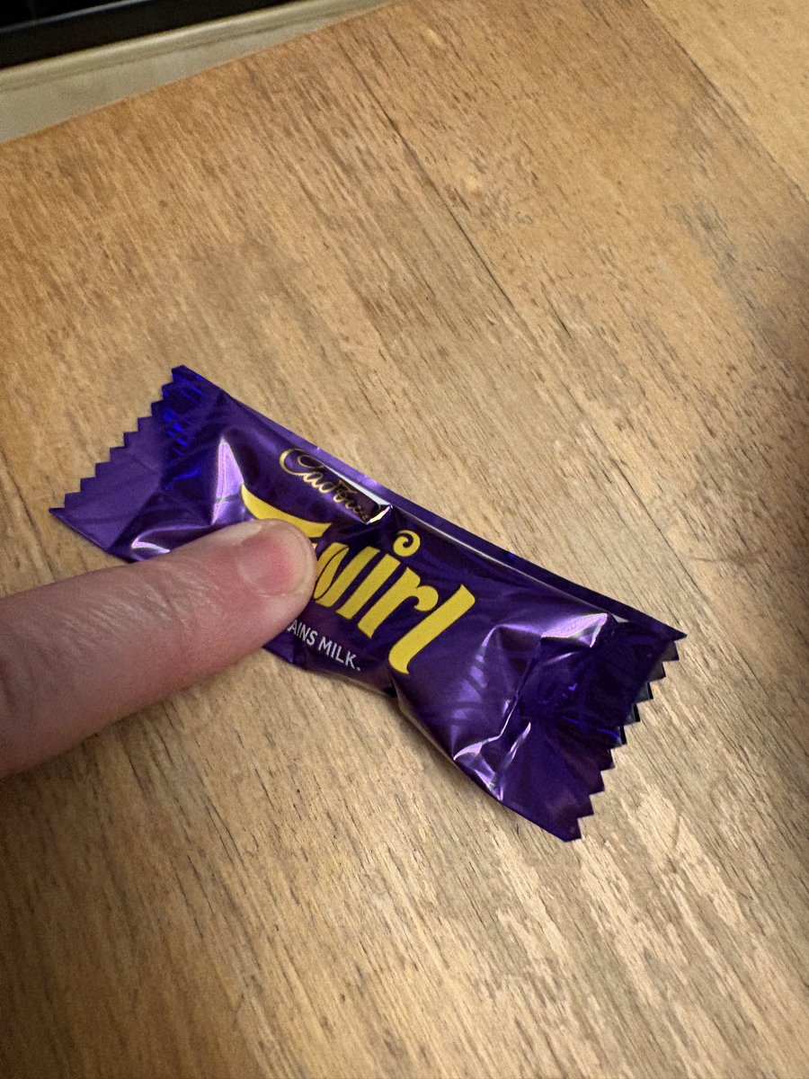 njl76's tweet photo. @CadburyUK just opened a tub of Heroes and found a perfectly sealed and complete empty Twirl 😭 https://t.co/1d6co0Uepv