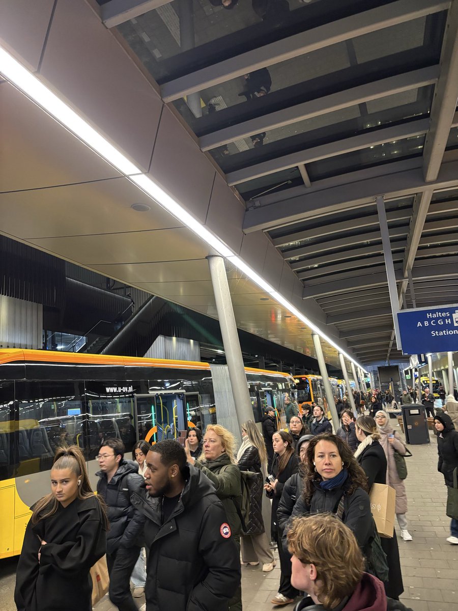 Aaah de pure bussenchaos op Utrecht Centraal