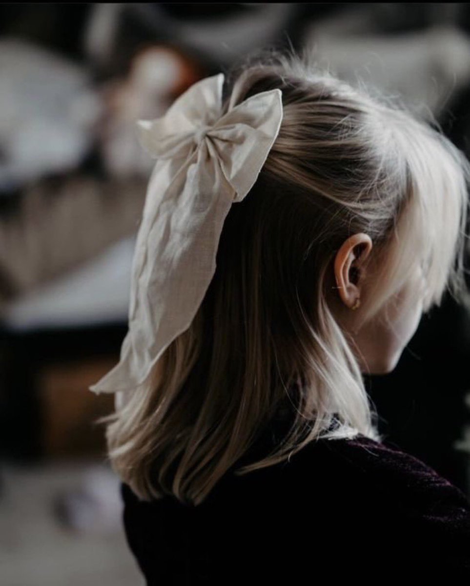 L7N956's tweet image. - كبِرنا كفاية 
  لنُدرك أن ليس كُل شيء يستحقُ طاقتنا ، 
  و أن الراحة أحياناً تبدأ بـ" لم يعُد يُهمُني ."🤍