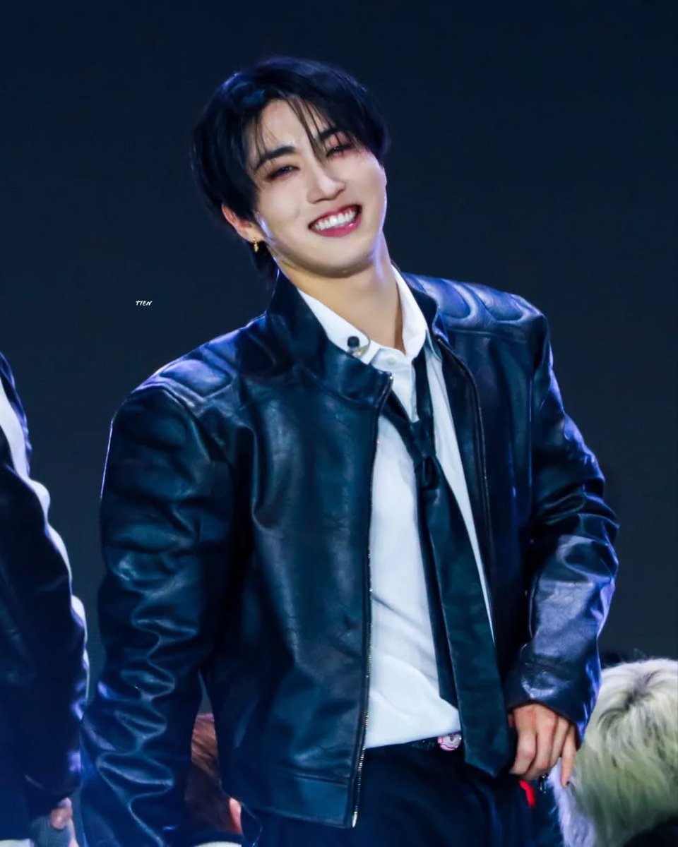 OuyouyouyG7's tweet photo. Han Jisong is the kind of artist you don’t just listen to — you feel him, and once you do, you’re forever adoring him. I am inlove with #hanpop #collision #hanjisong #jonerapper #hanqoukka #hanstraykids #straykidseverywhereallaroundtheworld #YouMakeStrayKidsStay 💕☺️🐿️ https://t.co/FyhUzeKtCg