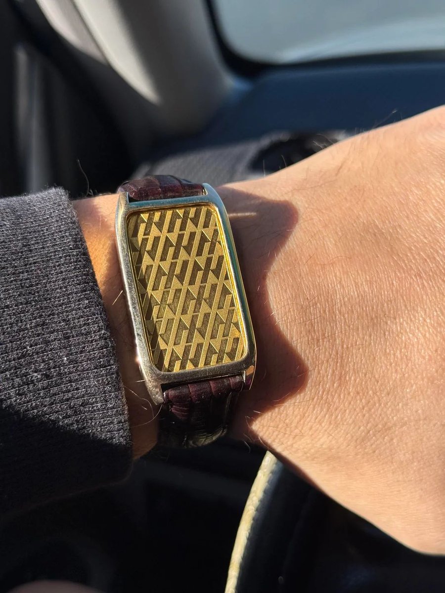 peer_metals's tweet image. ✨ 24k Hits Different

That glow doesn’t fade.

It doesn’t hide.
It just shines.

24k gold has a look you can’t replicate —
pure, warm, unmistakable.

Credit: u/Ruger22fun

#24kgold #puregold #goldwatch #preciousmetals