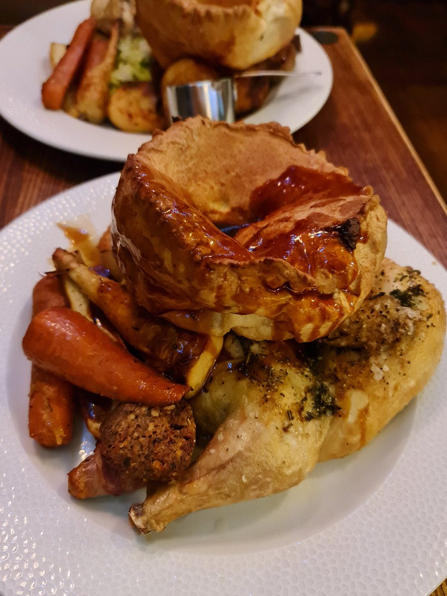 FoodLovesLondon's tweet photo. So yummy. Sunday roast @powfeathersw1 yesterday

#Sundaylunch #sundayroastdinner #Fitzrovia https://t.co/Nwix4ew1Jm