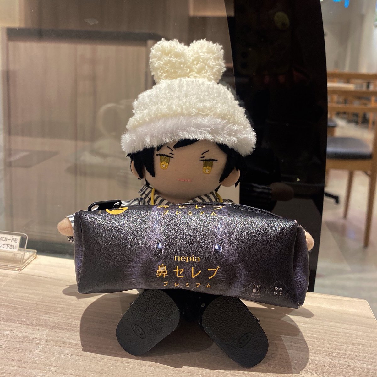 遊んでいただいたふぉろわ~さんの飼いうさぎちゃんが真っ黒なネザーランドドワーフちゃんで、お写真と動画見せて貰ったけどめちゃ可愛くて更にバッグから出てきたポーチもこれで最高だった🖤