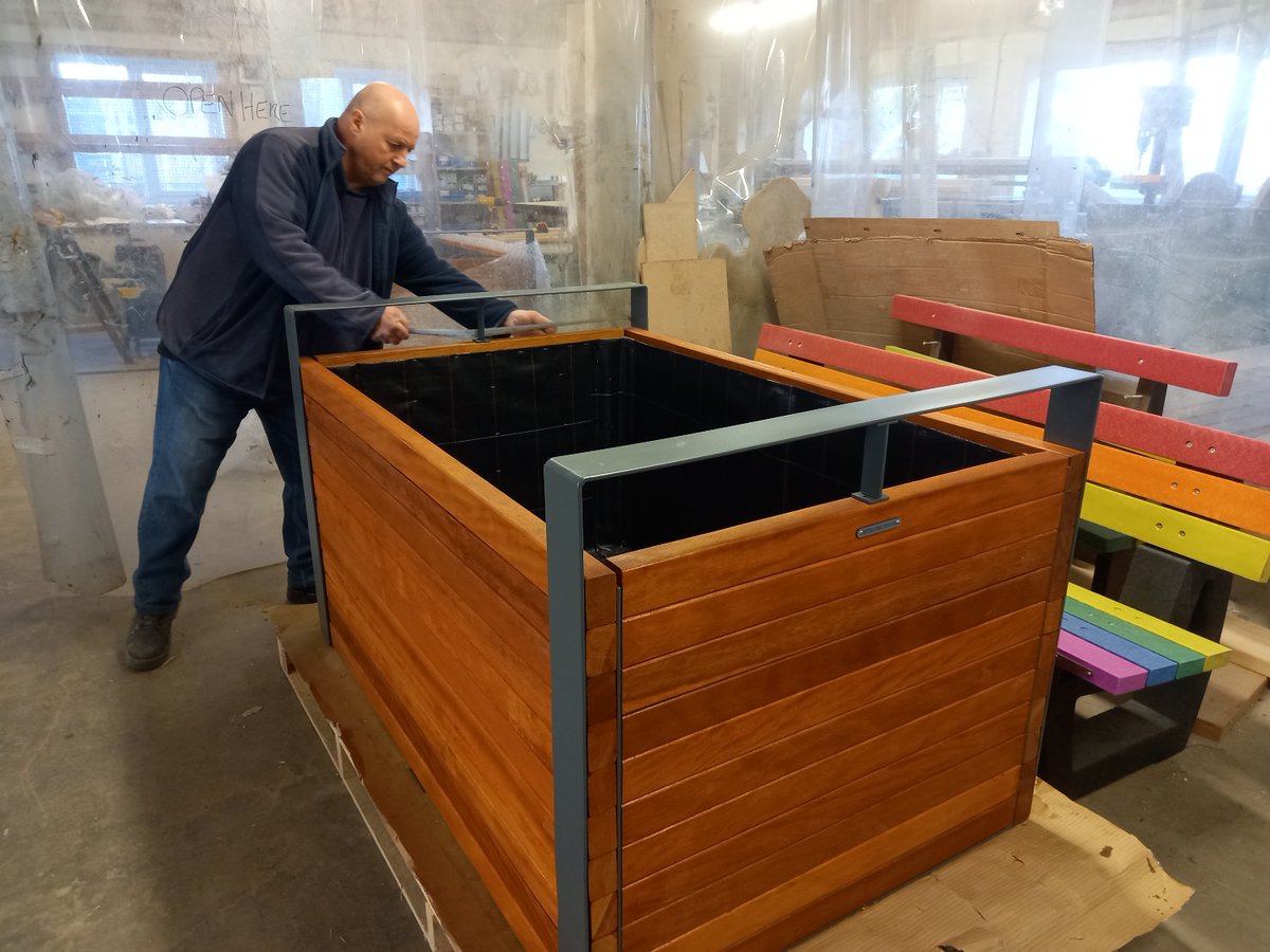 Bold, durable and beautifully made, the Cerro planter from Neptune Street Furniture is perfect for high-impact public spaces.

See more at neptunestreetfurniture.co.uk

#StreetFurniture #PublicSpaceDesign #UrbanStyle #CerroPlanter #MadeInBritain