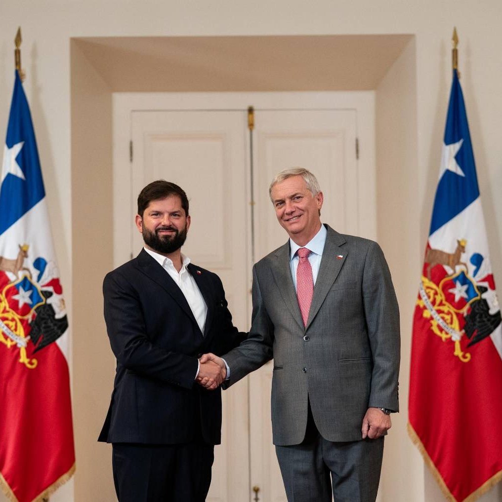 lovingnaruto's tweet image. apenas es lunes y ya somos material de memes