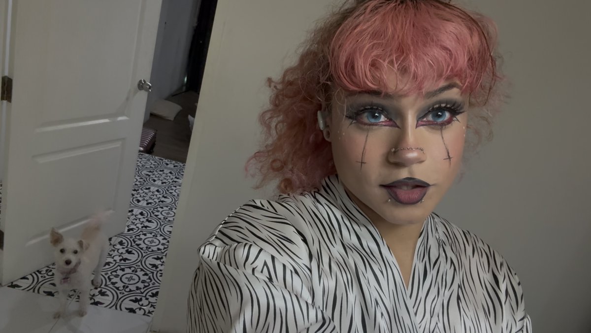 hellazebraUwU's tweet image. tell me about your day