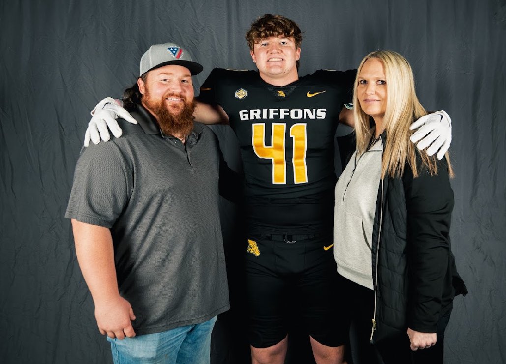 JadenFletcher11's tweet image. Thankful for the opportunity to visit Missouri Western. Really enjoyed my time on campus and learning more about the program.⚪️🟡 #PerfectMix2026 #Griffup 

@CoachGalloM @MWSU_Football @EcoachJ @SidelinePreps @PrepRedzone
@NewcastleFTBL @QuentinBlue5 @TopPreps
