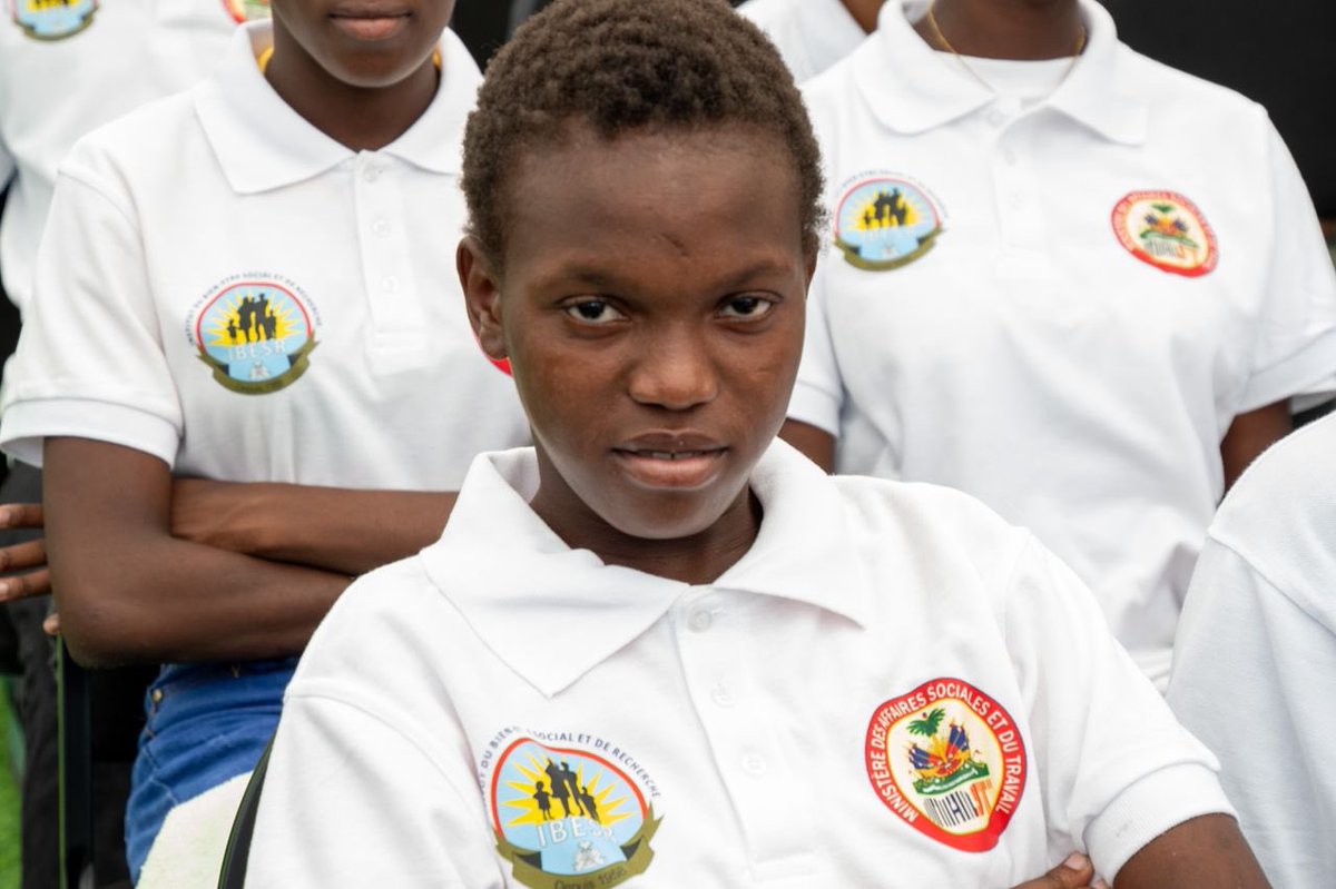leslievoltaire's tweet photo. Nous avons inauguré, au sein du Pôle Sud, un centre d’accueil pour enfants vulnérables dans la région des Cayes. Ce centre offrira aux enfants en situation de vulnérabilité, ainsi qu’à ceux en conflit avec la loi, un environnement digne, sécurisé et bienveillant, leur permettant de se reconstruire, d’apprendre, de jouer et de grandir dans le respect et la protection de leurs droits. Implanté sur plus de 35 hectares, le site comprend déjà 50 salles de classe et dispose d’une capacité d’accueil de près de 1 000 enfants. Il s’agit d’un investissement humain majeur au service de l’avenir.
______________________________________________

Nou inogire, nan Pòl Sid la, yon sant akèy pou timoun vilnerab nan rejyon Okay. Sant sa a pral ofri timoun ki nan sitiyasyon vilnerabilite yo, ansanm ak timoun ki an konfli ak lalwa, yon anviwònman ki diy, an sekirite epi nan lapè, kote yo kapab reprann fòs yo, aprann, jwe epi grandi nan respè ak pwoteksyon dwa yo. Enstale sou plis pase 35 ekta tè, sit la deja gen 50 sal klas epi li gen kapasite pou akeyi prèske 1 000 timoun. Se yon gwo envestisman imen ki fèt pou lavni peyi a.