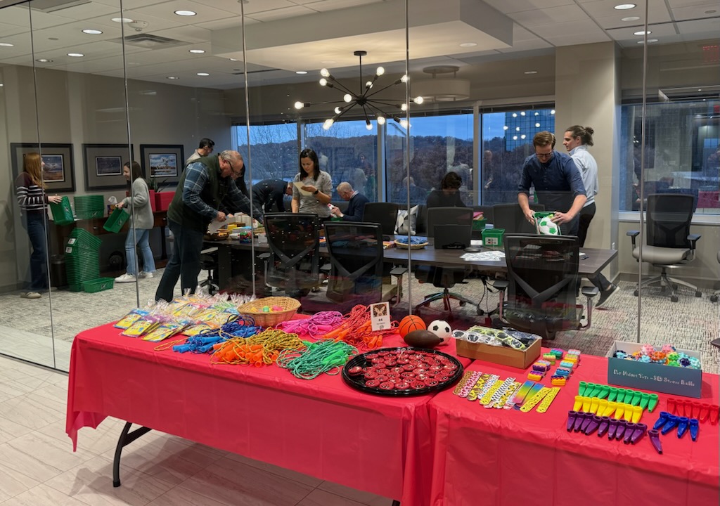 YukonPartners's tweet photo. This holiday season, our team came together to assemble shoeboxes filled with toys to bring joy to children in need.

We’re proud to support our community and spread a little cheer. Wishing you and yours a Happy Holidays from all of us at Yukon!

#Community #Teamwork #GivingBack https://t.co/cRxNLWAqu1