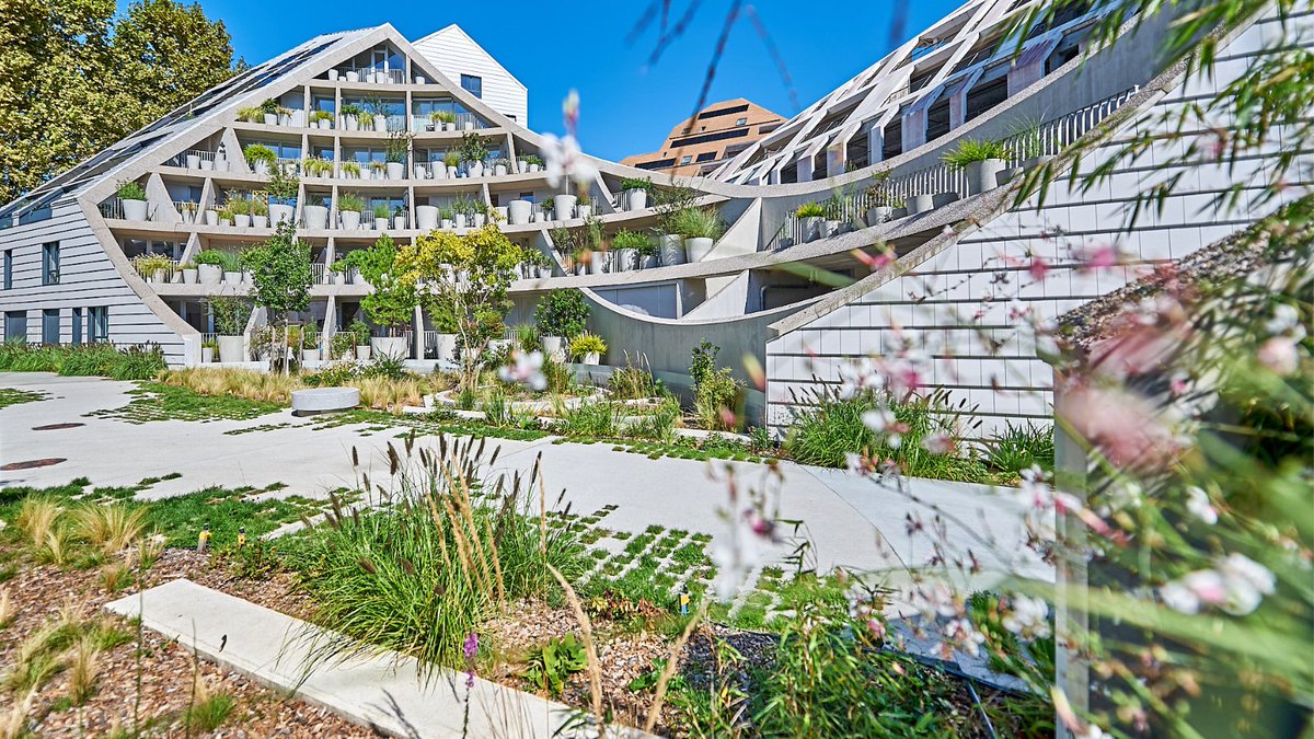 🗣️ Les urbanistes néerlandais de PLANTERRA BV, spécialisés dans l’accompagnement des collectivités sur les projets d’aménagement urbain aux Pays-Bas, saluent la qualité des espaces publics à <a href="/BastideNiel/">Bastide Niel</a>.

▶️ bastideniel.fr/planterra/

#BordeauxMétropole #Bordeaux #BastideNiel