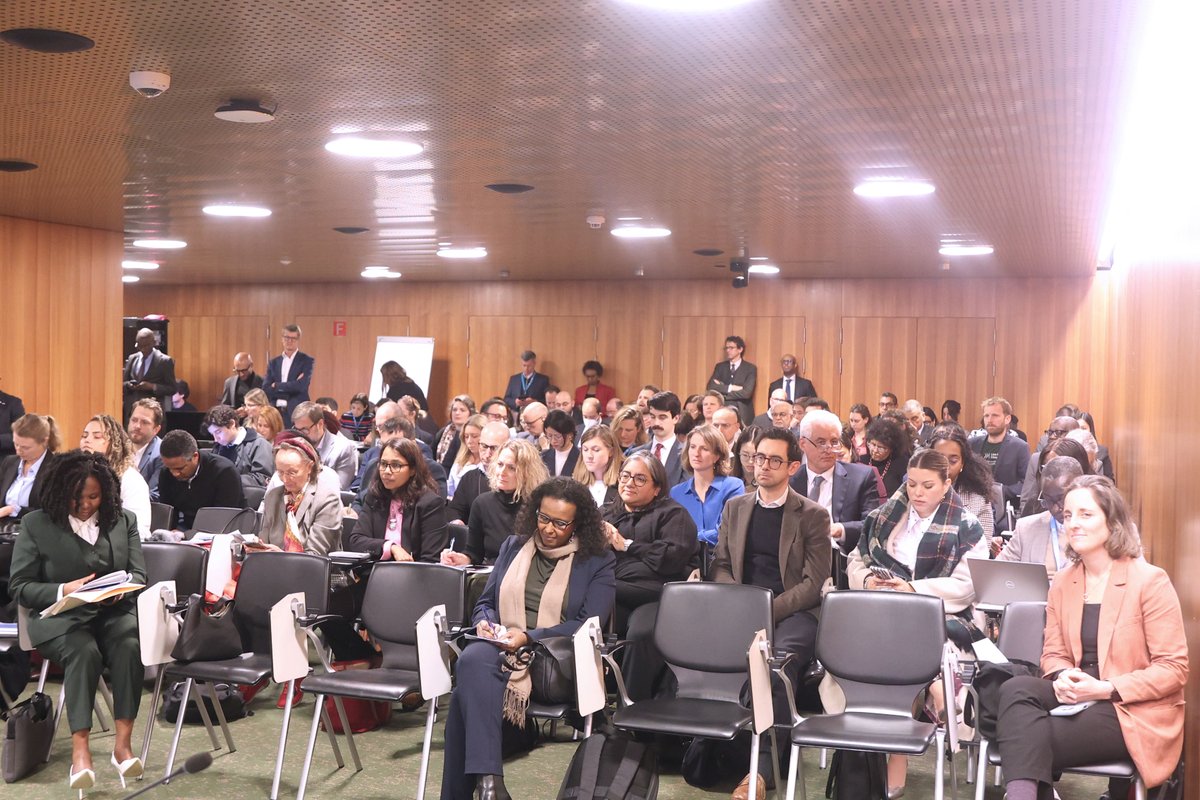 RwandaEmergency's tweet image. On the sidelines of the Global Refugee Forum opened today in Geneva, PS @NgogaAristarque spoke on the panel “𝗥𝗲𝘁𝗵𝗶𝗻𝗸𝗶𝗻𝗴 𝗥𝗲𝗳𝘂𝗴𝗲𝗲 𝗙𝗶𝗻𝗮𝗻𝗰𝗲: 𝗜𝗻𝗻𝗼𝘃𝗮𝘁𝗶𝗼𝗻 𝗶𝗻 𝗮𝗻 𝗘𝗿𝗮 𝗼𝗳 𝗠𝗼𝘂𝗻𝘁𝗶𝗻𝗴 𝗣𝗿𝗲𝘀𝘀𝘂𝗿𝗲𝘀.” He highlighted Rwanda’s experience in…