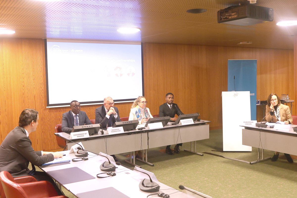 RwandaEmergency's tweet image. On the sidelines of the Global Refugee Forum opened today in Geneva, PS @NgogaAristarque spoke on the panel “𝗥𝗲𝘁𝗵𝗶𝗻𝗸𝗶𝗻𝗴 𝗥𝗲𝗳𝘂𝗴𝗲𝗲 𝗙𝗶𝗻𝗮𝗻𝗰𝗲: 𝗜𝗻𝗻𝗼𝘃𝗮𝘁𝗶𝗼𝗻 𝗶𝗻 𝗮𝗻 𝗘𝗿𝗮 𝗼𝗳 𝗠𝗼𝘂𝗻𝘁𝗶𝗻𝗴 𝗣𝗿𝗲𝘀𝘀𝘂𝗿𝗲𝘀.” He highlighted Rwanda’s experience in…