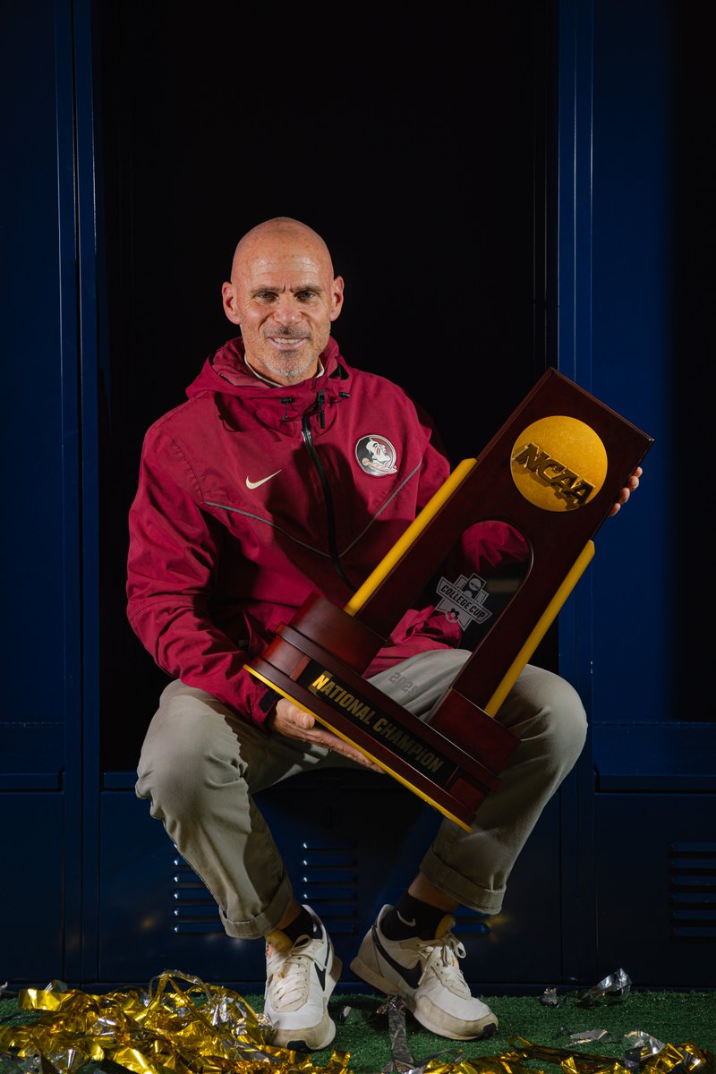 Happy birthday to head coach Brian Pensky!

Thank you for everything you do for our program and student-athletes, Coach. You have lots to celebrate! 🏆🏆