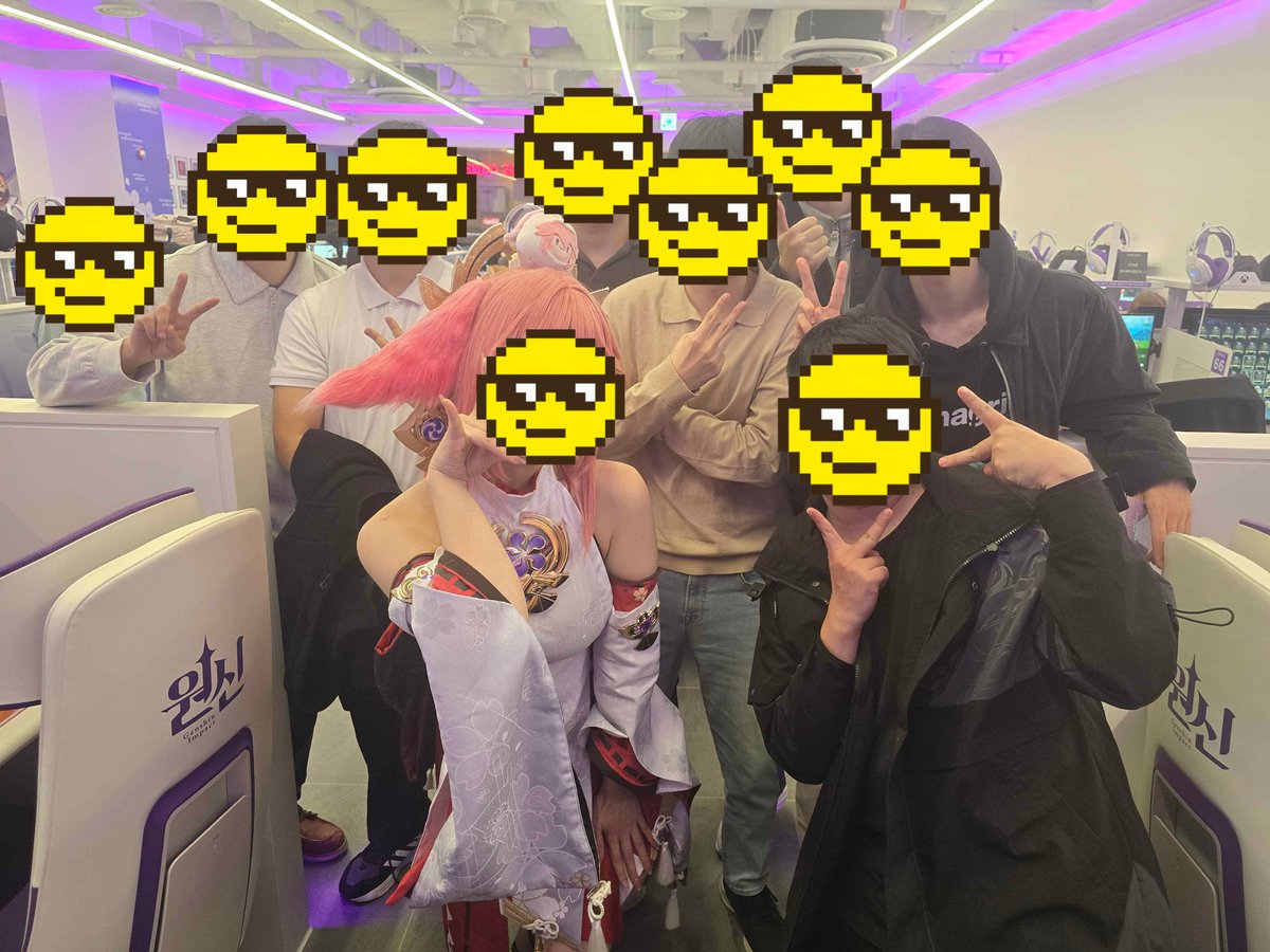 새벽에 전하는 그동안의 이야기

저는 2023년부터 광동 프릭스 TCG 팀 소속 프로게이머로 활동했으며, 2025년까지 DN 프릭스 TCG 팀 소속으로 선수 생활을 이어왔습니다.

돌이켜보면 저는 정말 중요한 단 한순간에 운이 좋았기에
프로게이머라는 자리에 설 수 있었다고 생각합니다.
정상에 여러 번