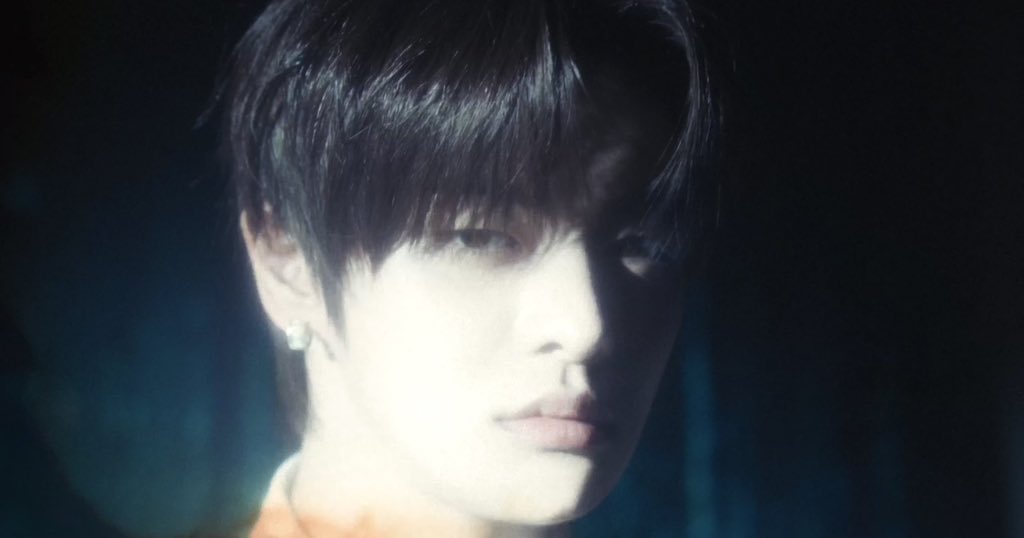 “ ผมภาวนาต่อพระเจ้าเพื่อให้คนที่รักกลับมา ”

“ ซ้ำแล้ว… ซ้ำเล่า… ”

“ ดูเหมือนพระเจ้าจะได้ยิน ”

“ จึงส่งผมย้อนเวลากลับมาช่วยเขาอีกครั้ง ”

“ การแก้ไขตอนจบให้ไม่เหมือนเดิมนั้น ”

“ ถึงจะต้องแลกด้วยชีวิต ผมก็ยอม ”