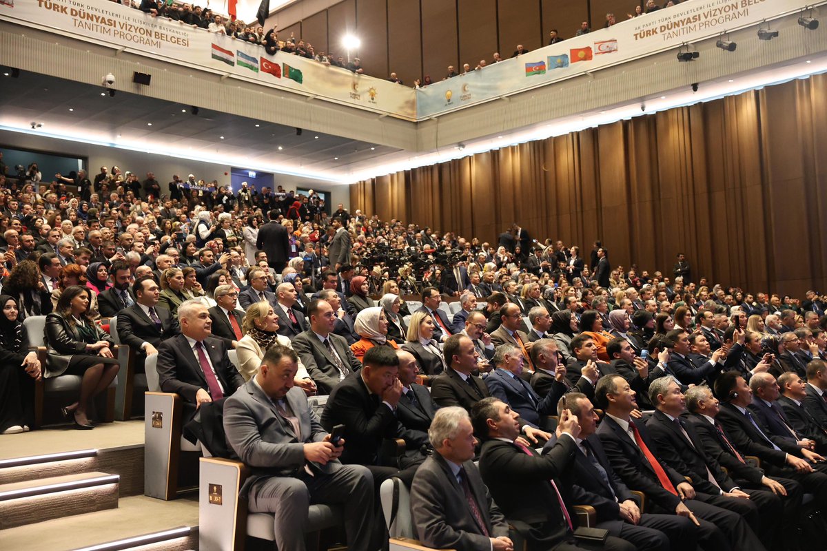 📍AK Parti Genel Merkezi

Genel Başkanımız ve Cumhurbaşkanımız Sayın <a href="/RTErdogan/">Recep Tayyip Erdoğan</a>’ın katılımlarıyla gerçekleşen Türk Dünyası Vizyon Belgesi Tanıtım Programı’na katıldık.

Türk Dünyası’nın ortak dilini, ortak hafızasını ve ortak geleceğini merkeze alan bu vizyonla, Dünya Türk Dili