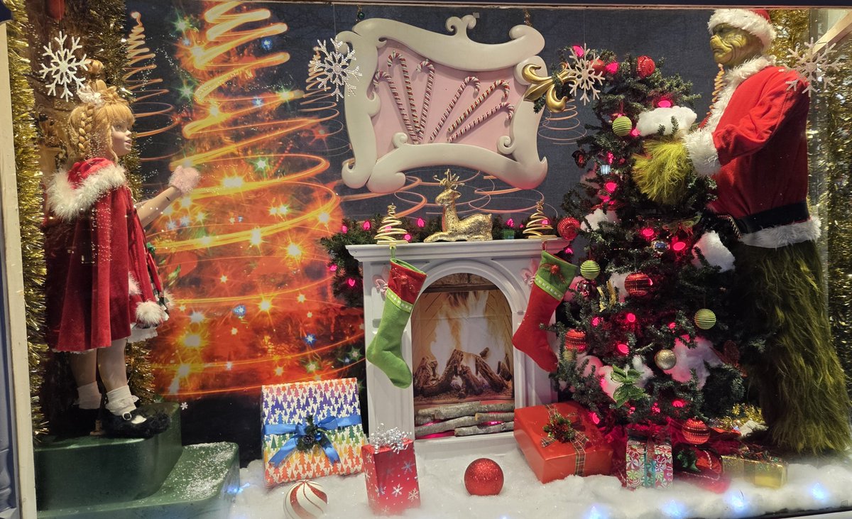 2025 Holiday Window Display Contest! 

Here's a small preview of the festive window displays across New York. Vote for your favorite at the link below.

bit.ly/4sdhOcq

#retail #holidayseason #windowdisplay #Contest #newyork