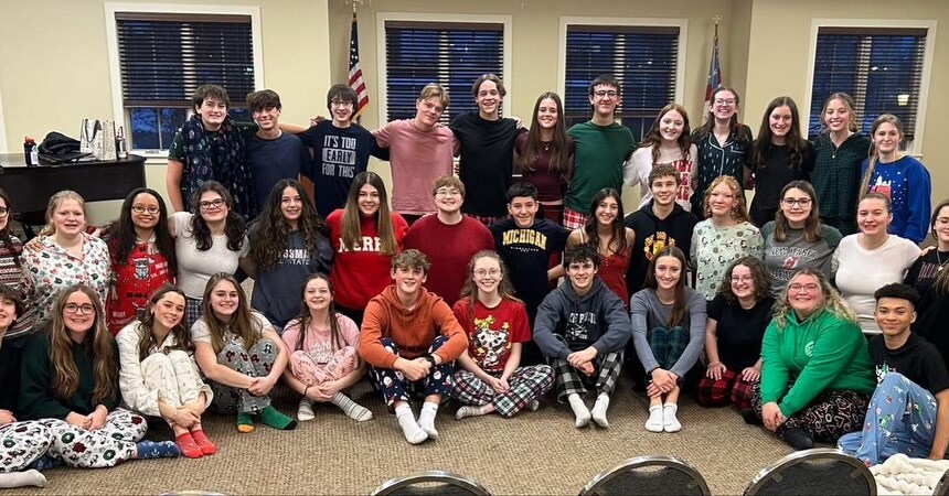 StageNotesWatn's tweet image. Stage Notes had our annual holiday party yesterday. Thank you to Trinity Episcopal Church for hosting our festivities. Our holiday outreach project this year was collecting books for the Malawi Early Literacy Team, and the students out did themselves wit… instagr.am/p/DSSoGbkDs9n/