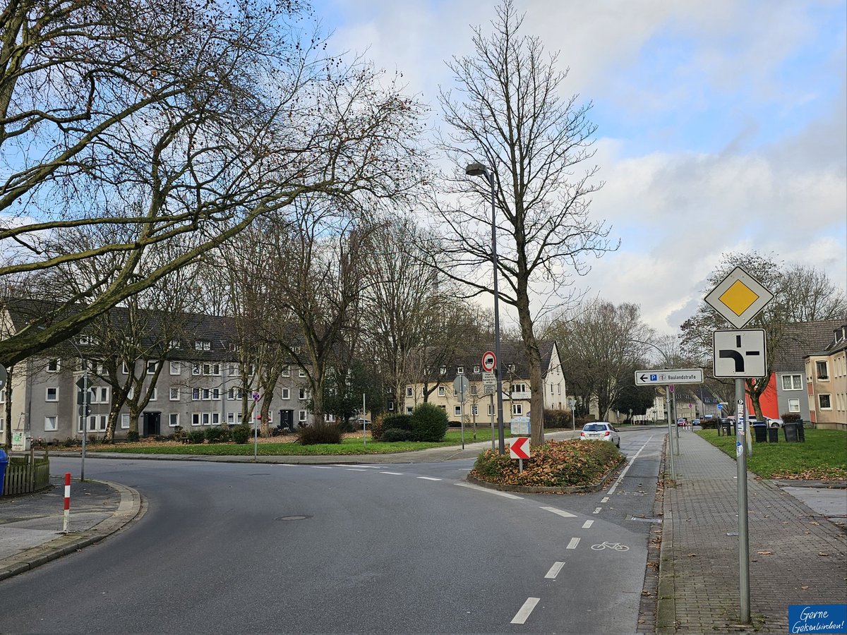 GGelsenkirchen's tweet photo. #GE150/STADTGESCHICHTE-TO-GO. 
In flächenmäßig zweitgrößten Stadtteil Scholven wohnen aktuell 9.384 Menschen. Die Eingemeindung nach Gelsenkirchen erfolgte 1928 zusammen mit Buer und Horst. 
Im Jahr 1911 wurde die jüngste Zeche Gelsenkirchens dort in Betrieb genommen (bis 1963). https://t.co/kF8QcI0m8c