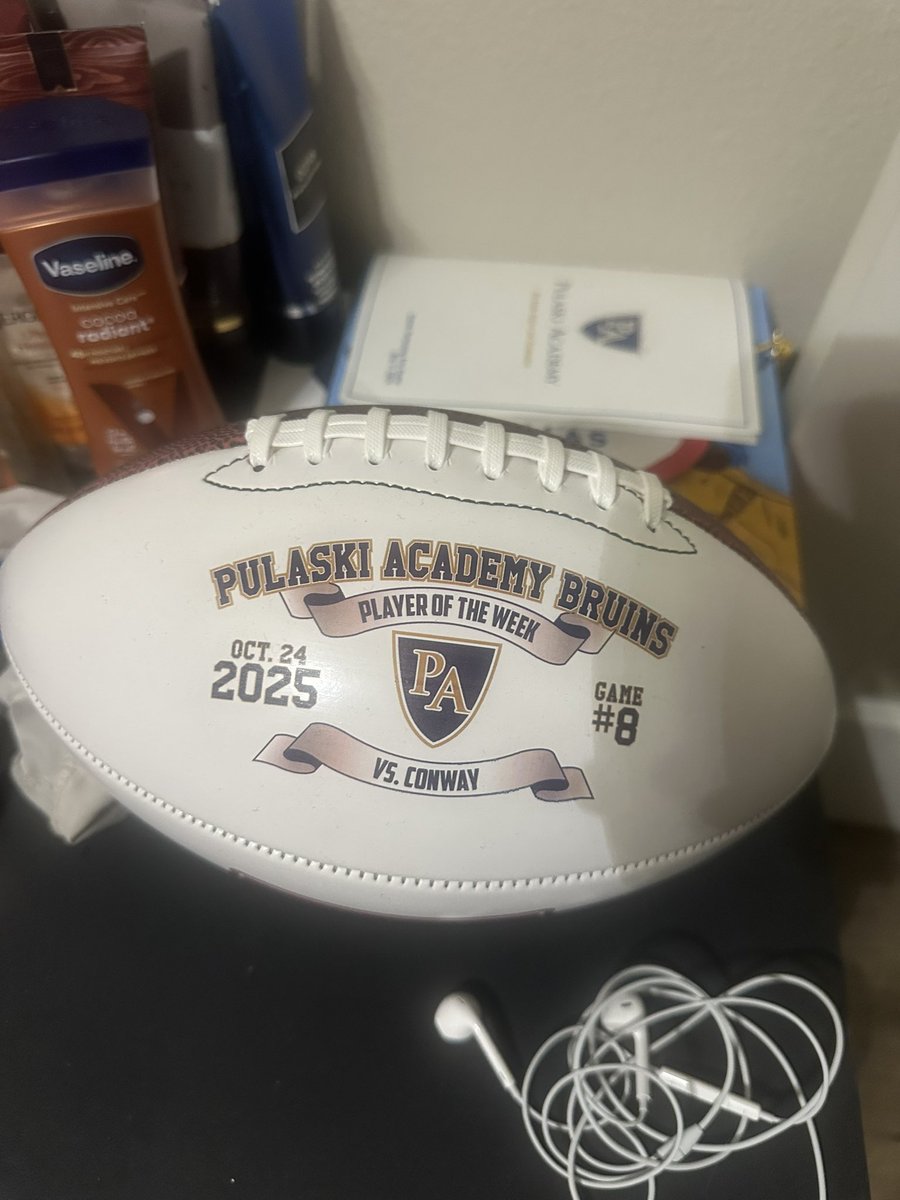 ChaseHancoc2028's tweet photo. Post season accolades rolling in. @PABruinFootball @samspiegs @TheUCReport @adamgorney @LemmingReport @Andrew_Ivins
#AllConference (7A Sophomore)
#PlayerofGame (vs Conway 9rec 220, 2Td) https://t.co/2OqCHQLp3m