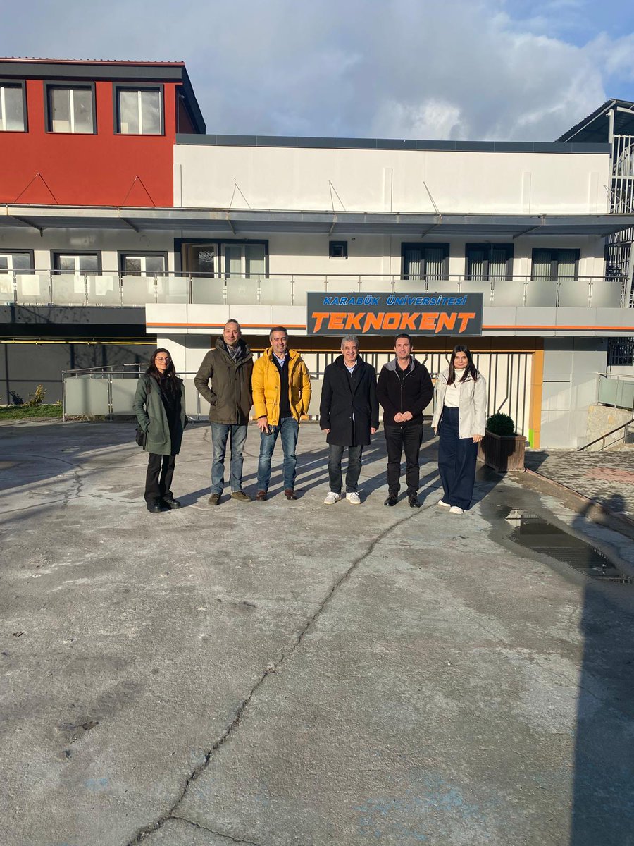 Bugün Karabük Üniversitesi Teknokentte girişimciler ile buluştuk. 
Birer saatlik de olsa kısa #mentorluk görüşmeleri gerçekleştirdik.
Henüz yolun başındalar ancak güzel şeyler yapacaklarına eminim.

<a href="/Karabukuniv/">Karabük Üniversitesi</a>
<a href="/TCBAKKA/">TCBAKKA</a>

#karabük #üniversite #girişim #mentor
#ilkerergun