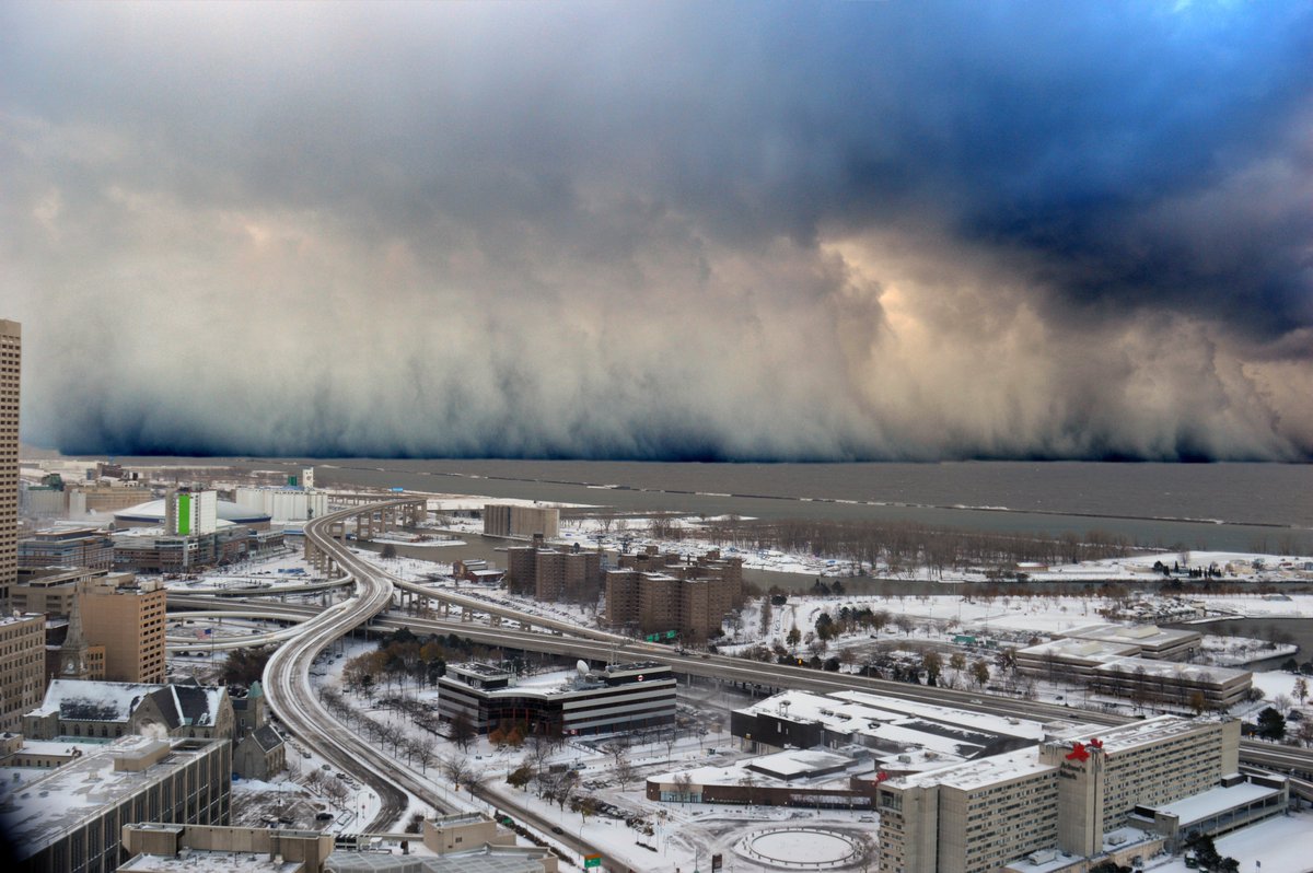 CIGLR_UM's tweet photo. 🌨️❄️ New Blog: Big Lakes, Bigger Snowflakes 🌊
Lake-effect snow is dramatic, but hard to predict. A recent study by #CIGLR’s Abby Hutson w/ @NOAA, @UMich & @UofIllinois explores how snowflakes grow in these storms & why models often struggle: https://t.co/pTj16bskGv #GreatLakes https://t.co/RWvLwIAyzY