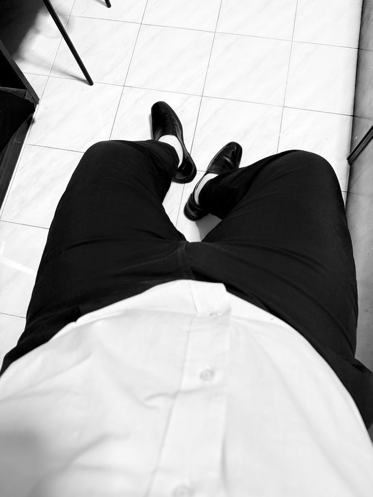 ลองนัดน้องทาสมาเล่นที่ห้องครั้งแรก แม่งโคตรเสียว น้องแม่งเป็นทาสหมาร่านควย โคตรเชื่องเลย น้องมันดมเท้าผมแล้วช่วยถอดร้องเท้า ถุงเท้า แล้วเลียตีนผม ตอนมันดมถุงเท้าหน้ามันร่านควยมาก โยนถุงเท้ากับรองเท้าไปน้องมันก็คาบมาส่งคืน อมควยโคตรเก่ง เสียวสัส🥵