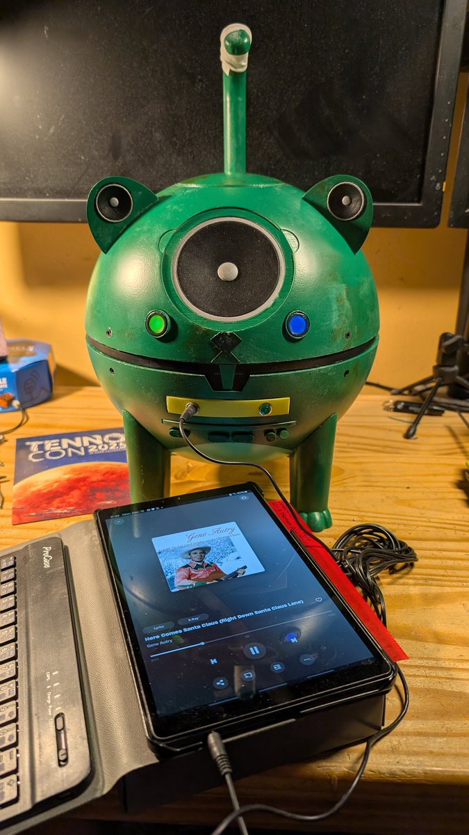 widescreenJohn's tweet photo. Testing the batteries and the aux input to the #Warframe 1999 Bluetooth Kitty Speaker. It was a good excuse to play some Christmas music. https://t.co/0AQOrBeex4