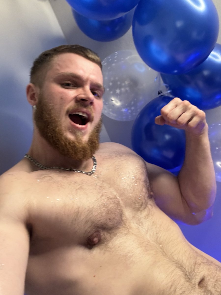 VictorTransMan's tweet image. It’s my birthday 🎉✨
Thank you all for the love and support — I truly appreciate every single one of you.

If you’d like to send a gift, PayPal is in my bio 🎁
And I’ve prepared a little present from me for you on Fansly ❤️

#ftm #transman #muscle