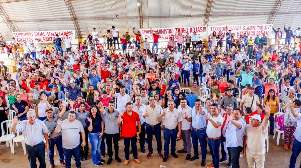 Emotiva jornada de regularización de Territorios Sociales hoy en Capiibary, San Pedro, 10 años esperaron para tener sus ansiados documentos, 200 contratos firmados en el Prog. #Tekoha. La directiva del Pdte. <a href="/SantiPenap/">Santiago Peña</a> es dignificar a las familias del 🇵🇾