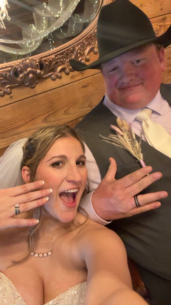 JaceyLowieta's tweet photo. Mrs. Perry has a nice ring to it🤪💍 https://t.co/6c8nU1xml5
