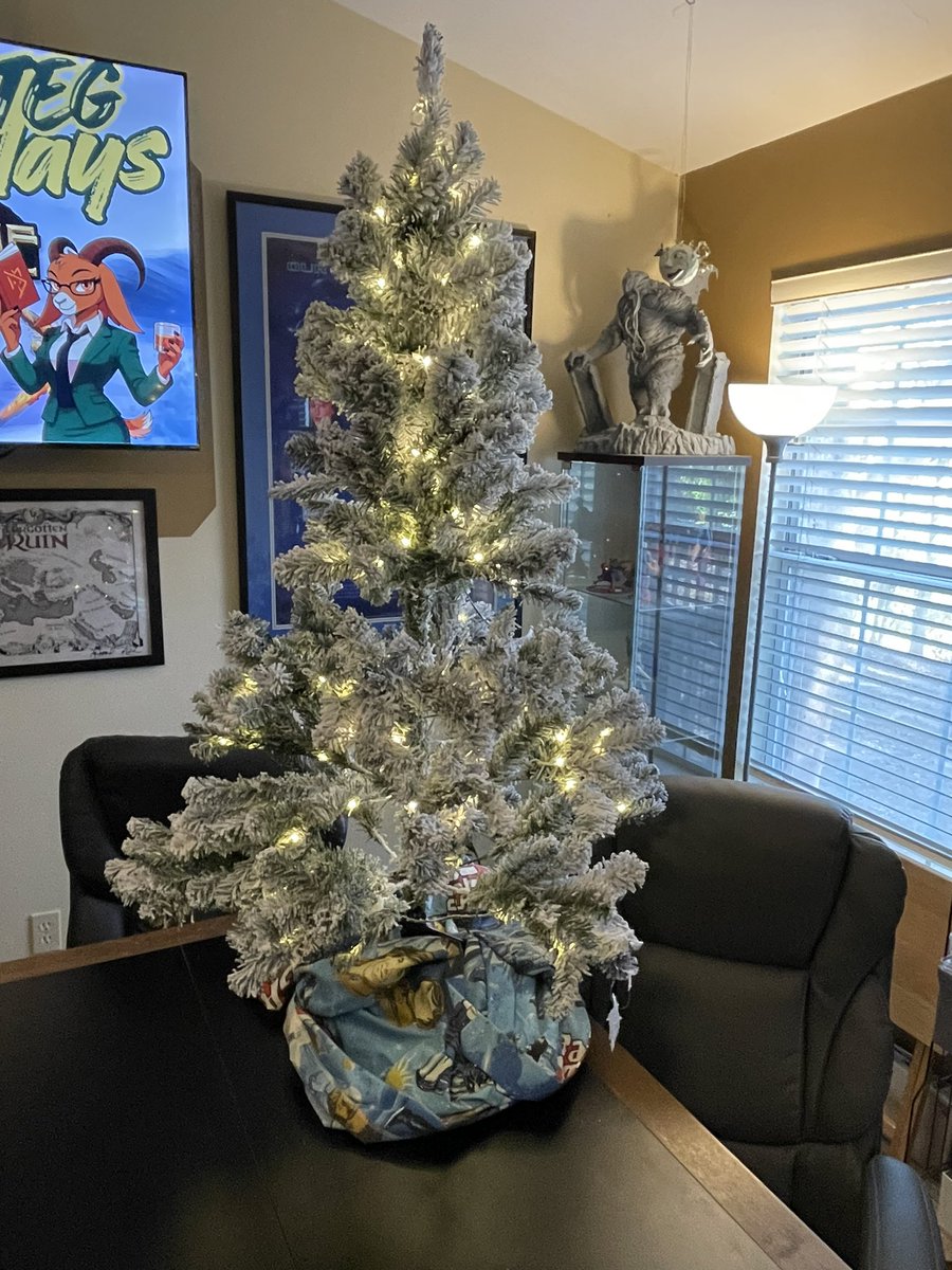 silverlock's tweet image. Decided to pick up a small tree for the house.  I also decided to use an old sheet from when I was a kid as a tree Skirt.