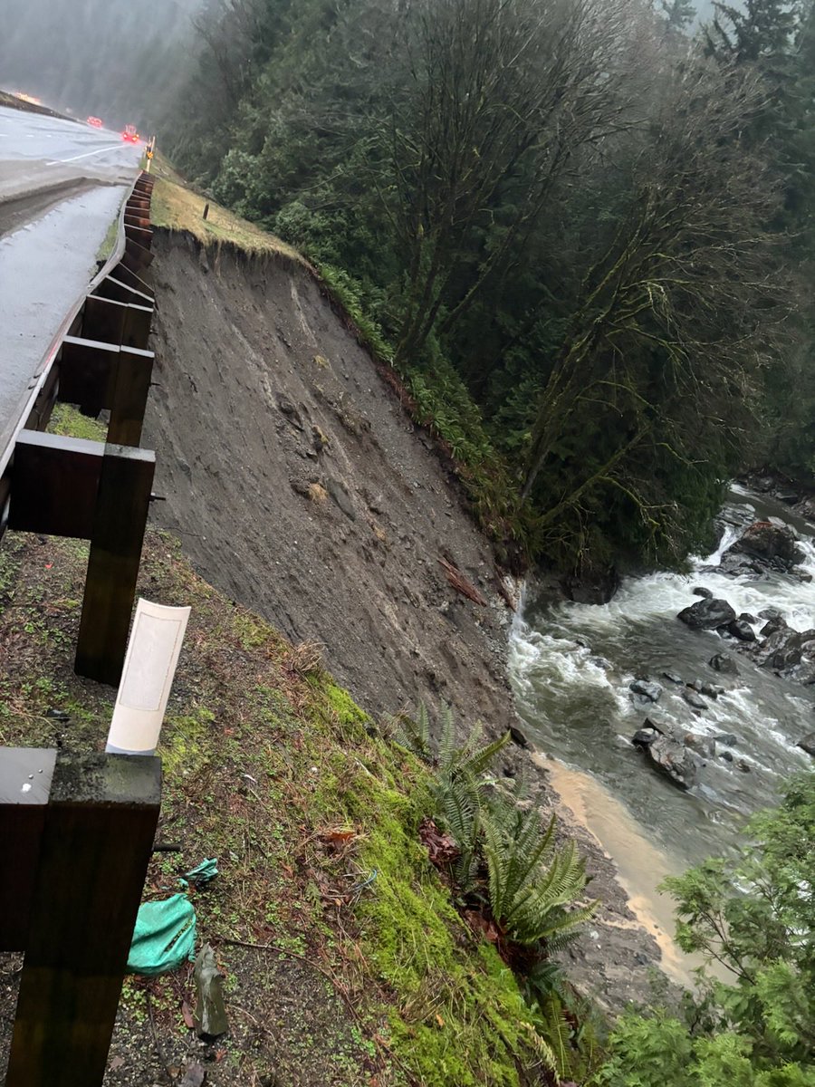 wspd2pio's tweet photo. This is the hillside EB 90 near milepost 36. The right two lanes are closed for safety.  Professionals on the way to assess the hillside.  Use caution through the area. https://t.co/7ULszZqnTY