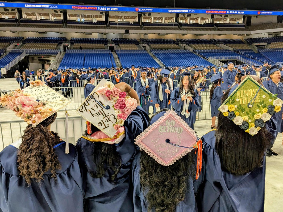 utsa_academics's tweet image. Today, UT San Antonio celebrates our Fall 2025 graduates! 🎓 We’re proud of all they’ve accomplished and excited to see how they’ll use the skills and experiences gained here to shape what’s next.
#UTSAGrad25 #Commencement