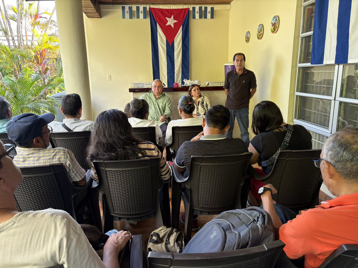 !La Solidaridad de #Cuba nos UNE¡

Compartiendo con personal de la <a href="/embacubasalva/">Embajada de Cuba en El Salvador</a> y diversos sectores de #ElSalvador, solidarios con el pueblo cubano