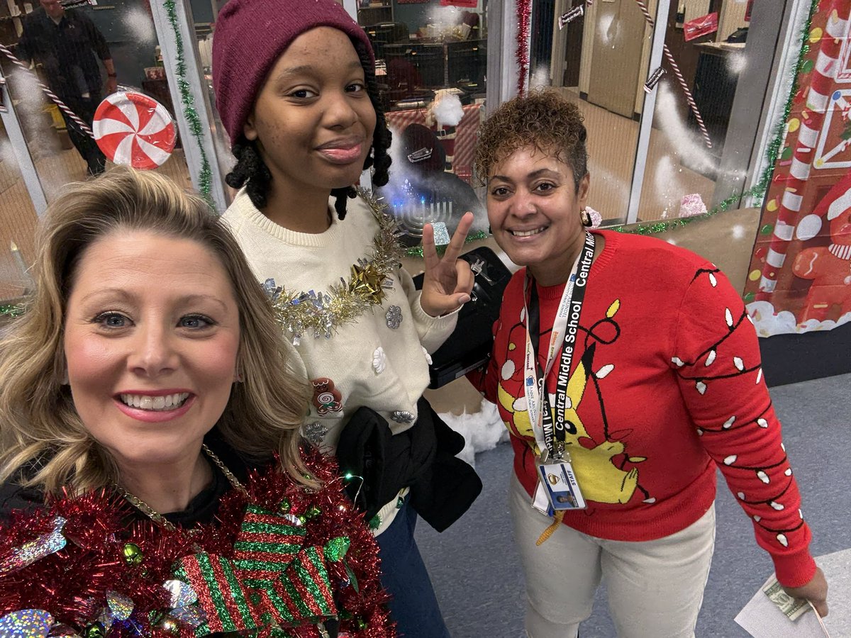 Mrs_Pfisterer's tweet photo. Merry Monday Sweater Showdown! #BelongGrowSucceed #AACPSAwesome https://t.co/p9JA4sJuew