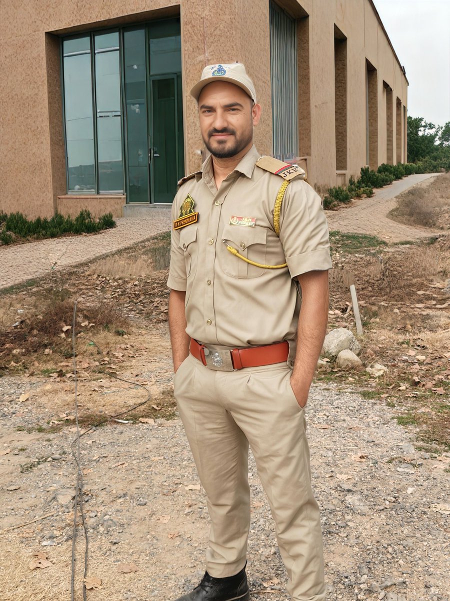 ManishAryan7's tweet image. 🥰🥰🥰🥰
#mkprenzhania
#photoshoot #PhotoEditingChallenge #photographer #nature #naturalbeauty