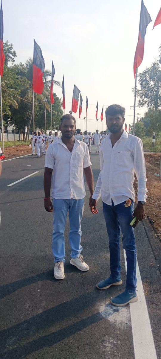 jaidmk28's tweet photo. நேற்று நடந்துமுடிந்த 91 சட்டமன்ற தொகுதி அடங்கிய வடக்கு மண்டல இளைஞர் அணி நிர்வாகிகள் சந்திப்பு நிகழ்ச்சியில் கழக இளைஞர் அணி திருவள்ளூர் கிழக்கு மாவட்ட சமூக வலைதள அமைப்பாளர் @prathapradio அவர்களுடன் இணைந்து நிகழ்சியில் கலந்து கொண்ட போது 
@Udhaystalin @VallurRameshRaj @arivalayam https://t.co/lc7er8pe3l
