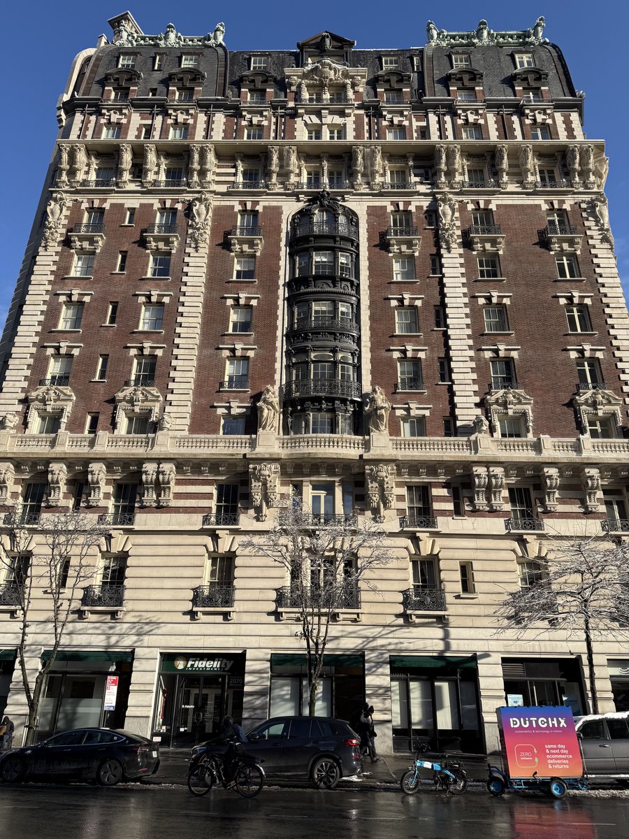 mspringut's tweet photo. Traditional architecture works at every scale of human perception. https://t.co/pgE3JlxcU0