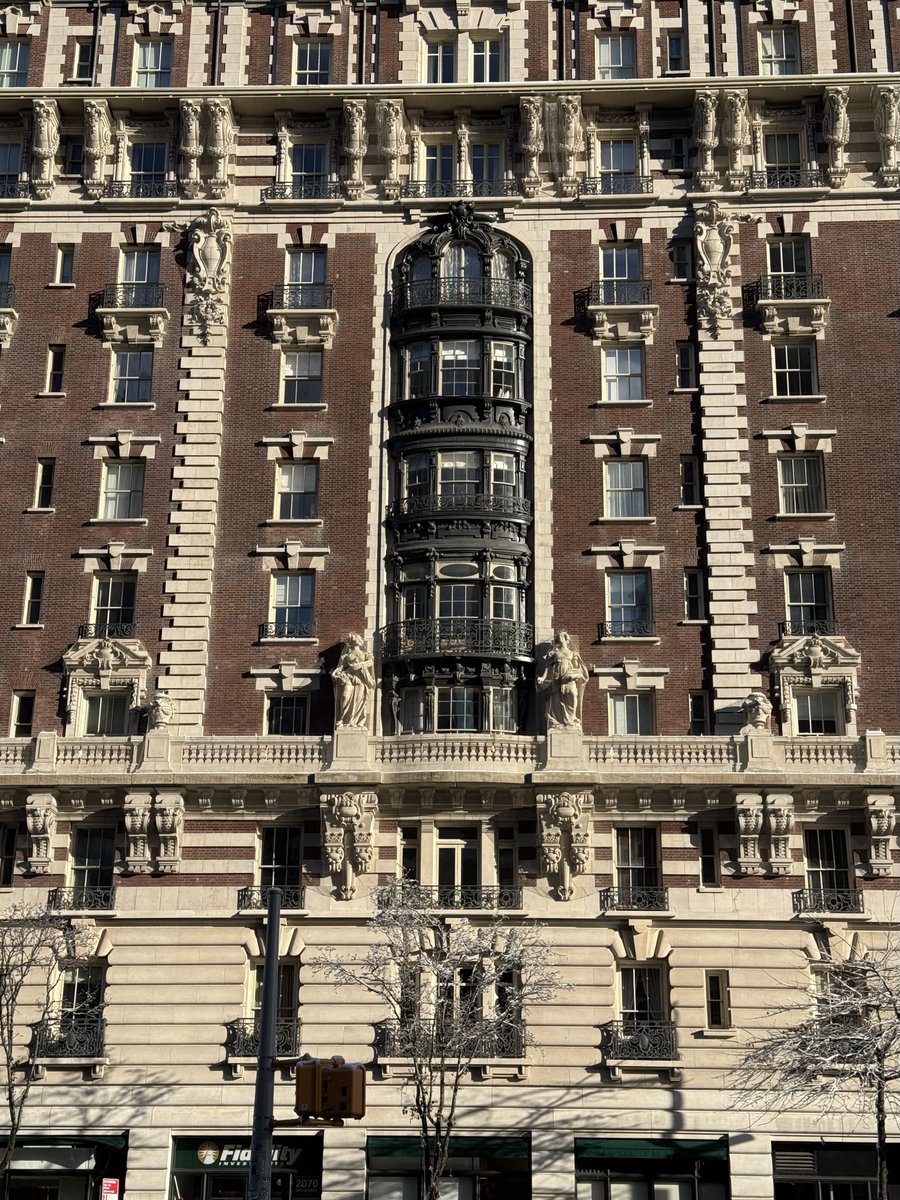 mspringut's tweet photo. Traditional architecture works at every scale of human perception. https://t.co/pgE3JlxcU0