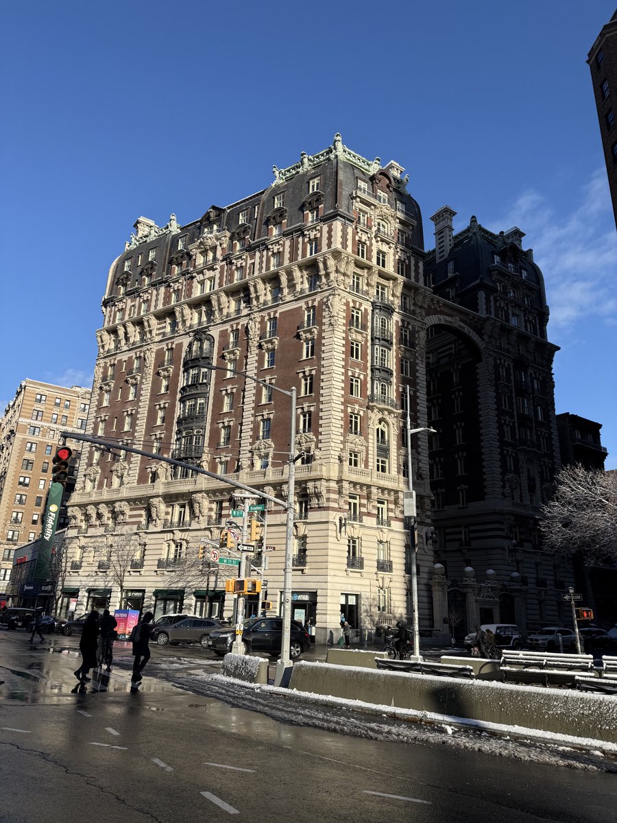 mspringut's tweet photo. Traditional architecture works at every scale of human perception. https://t.co/pgE3JlxcU0
