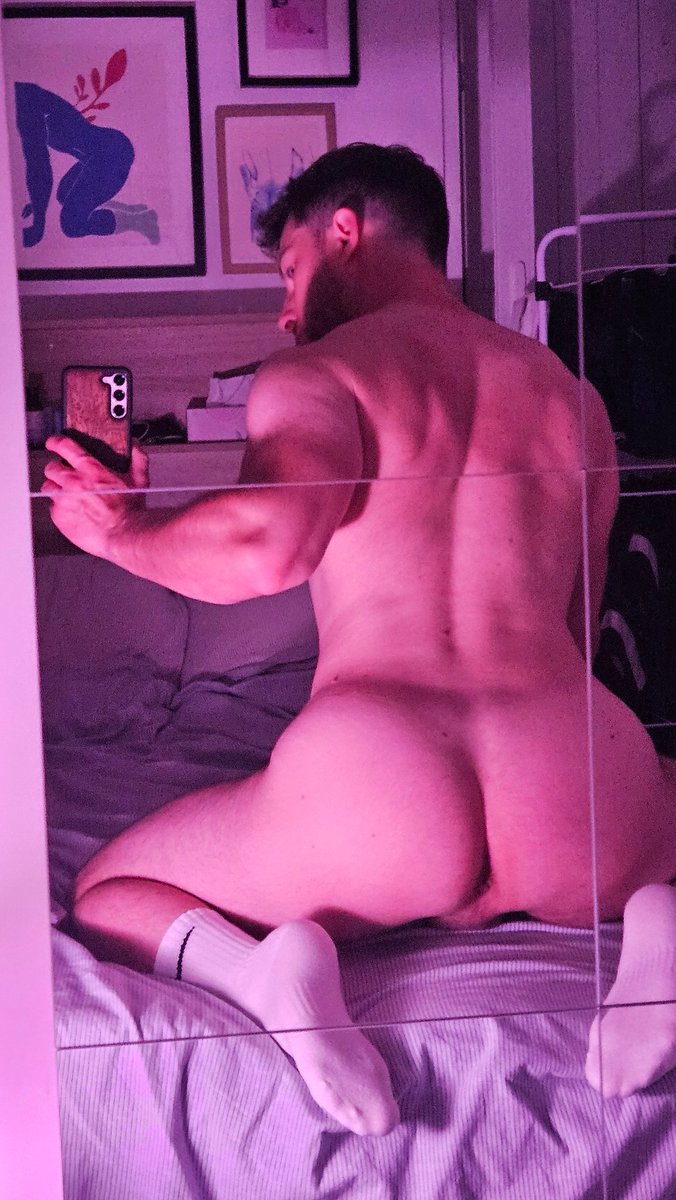 Come pound that ass 🥵
Qui veut jouer avec... ?
#gay #sportswear #socks #boysocks #dom #top #sub #bottom
