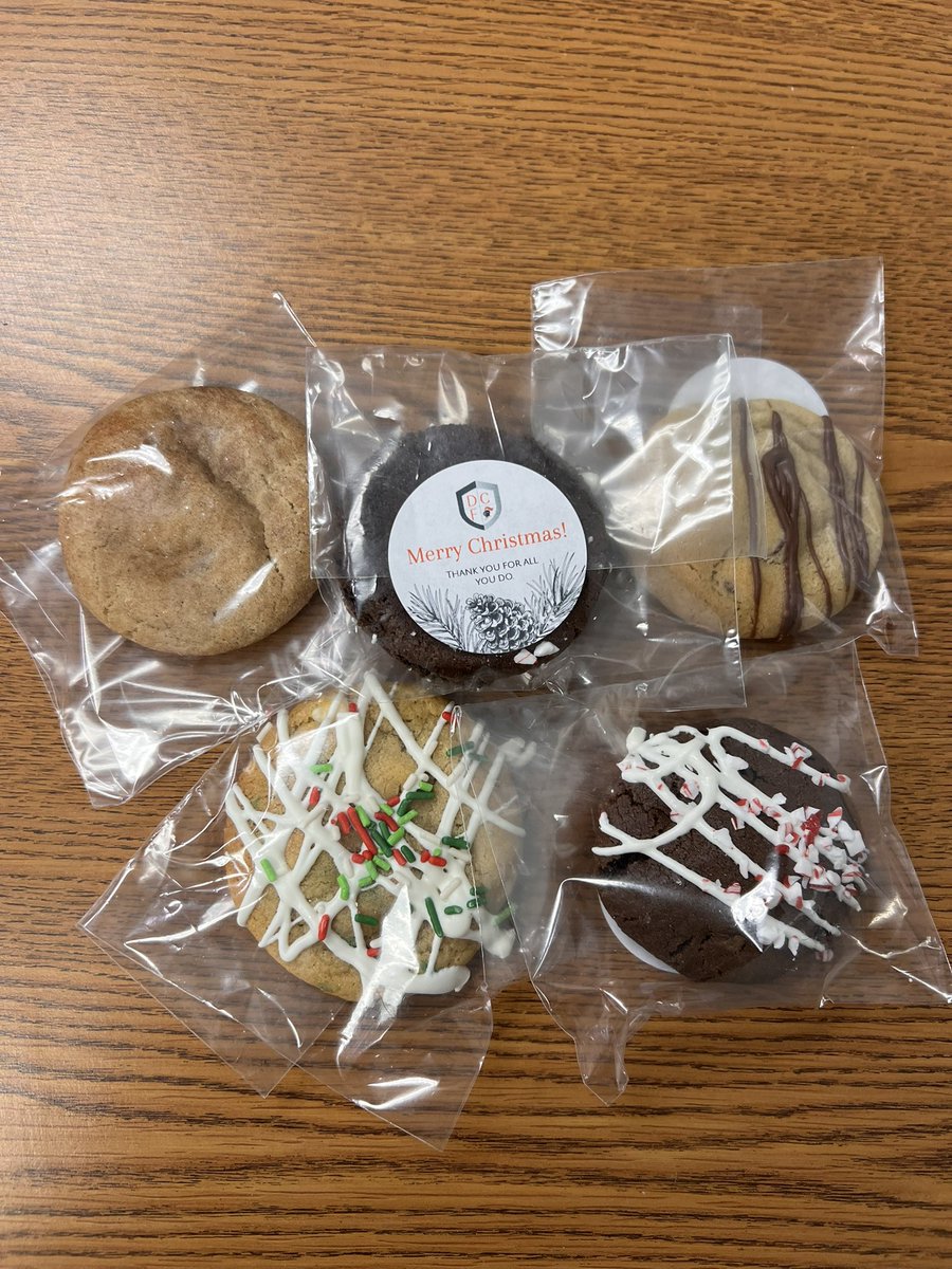DeKalbCF's tweet image. 🎄 Merry Christmas! 🎄
Today, the DeKalb Central Foundation shared cookies from Icing for Izaac as a small thank-you to our administrators, teachers, and staff for all you do for our students, families, and community. Happy holidays!