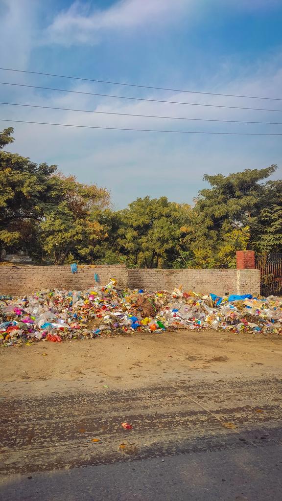 0_0noman's tweet photo. Plastic pollution is destroying our local area and threatening our future. One small action can make a big difference. Let’s reduce plastic use and keep our community clean.
Say NO to single-use plastic
Use reusable bags
#PlasticPollution #CleanArea #DigitalCampaign #GoGreen https://t.co/HIMSwM5toU